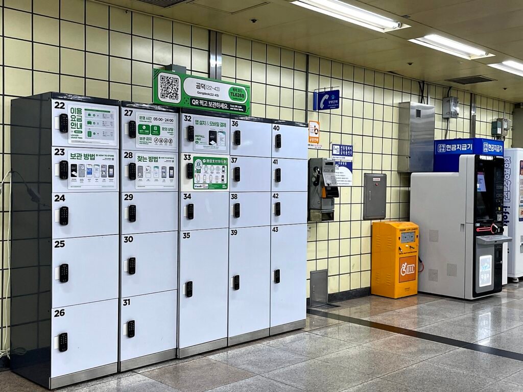 How to store luggage at Gongdeok Station lockers
